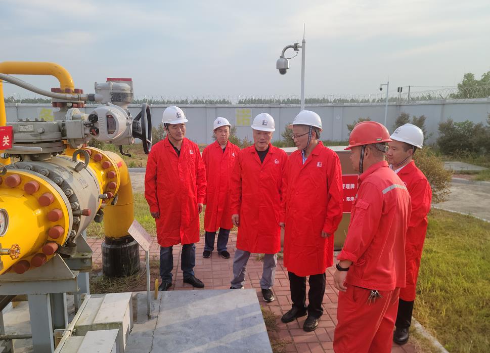 市政府副秘書長(zhǎng)、發(fā)改委主任李文勝一行至第二天然氣門站調(diào)研